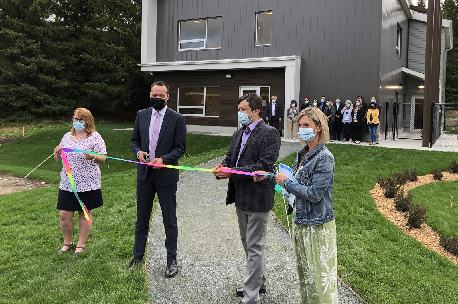 Nouvelle installation du CPE Fleur et miel « La petite forêt » - Coupure de ruban en compagnie du ministre de la Famille