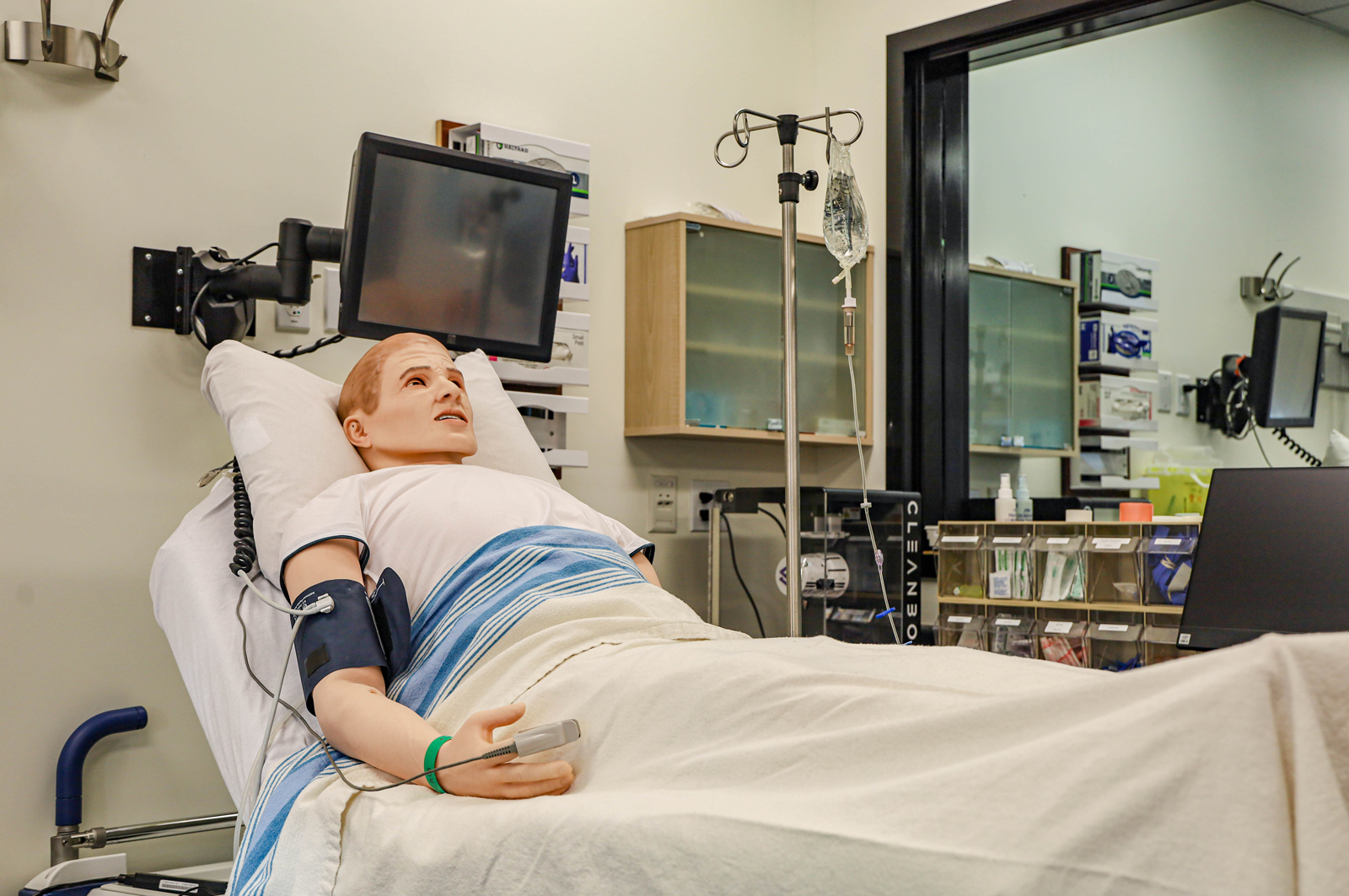 Des simulations  ultra-réalistes en sciences de la santé grâce à un mannequin à la fine pointe  de la technologie