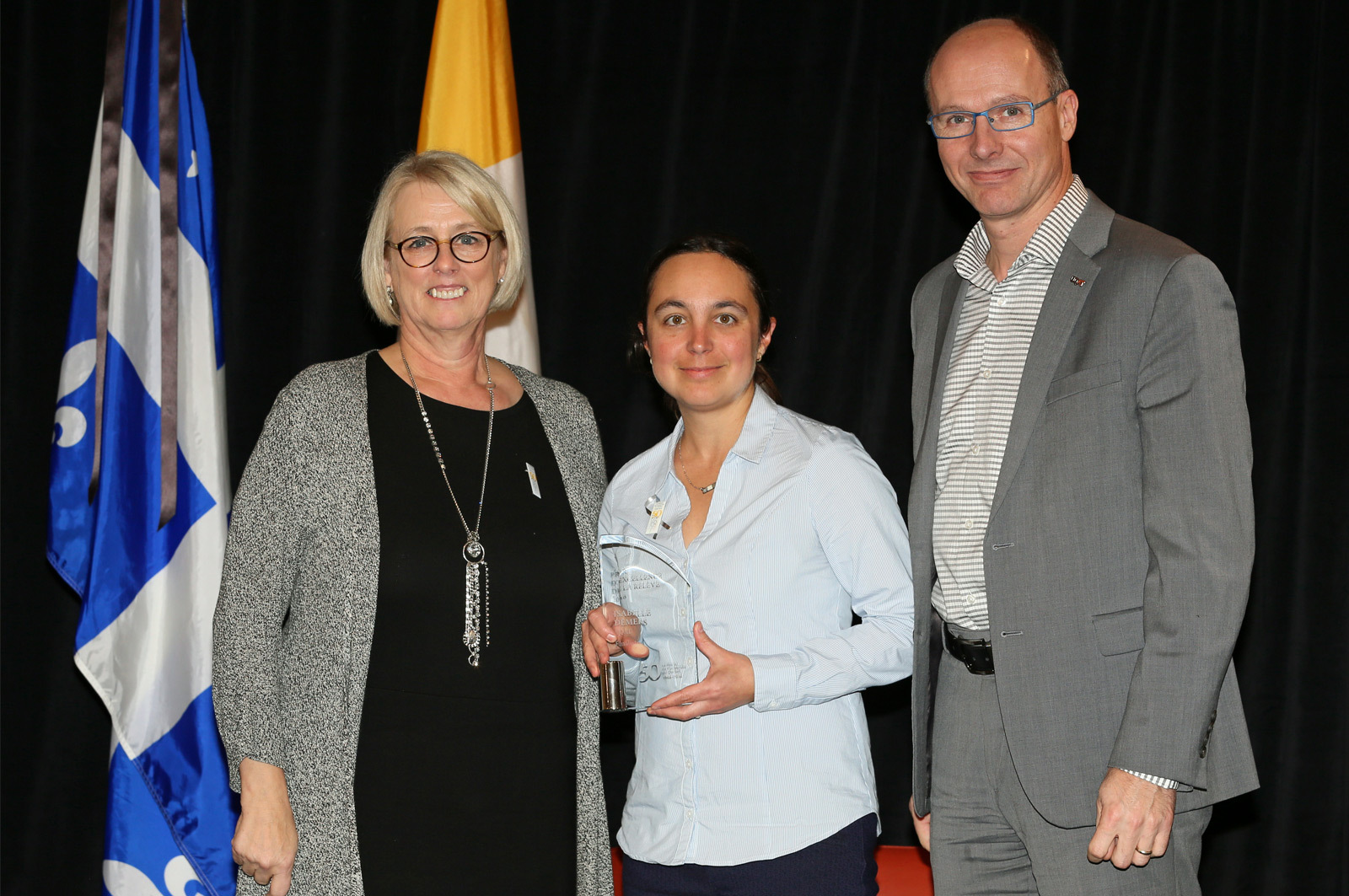 Isabelle  Demers et Francis Lévesque, récipiendaires des Prix d'excellence de la relève  du Réseau UQ